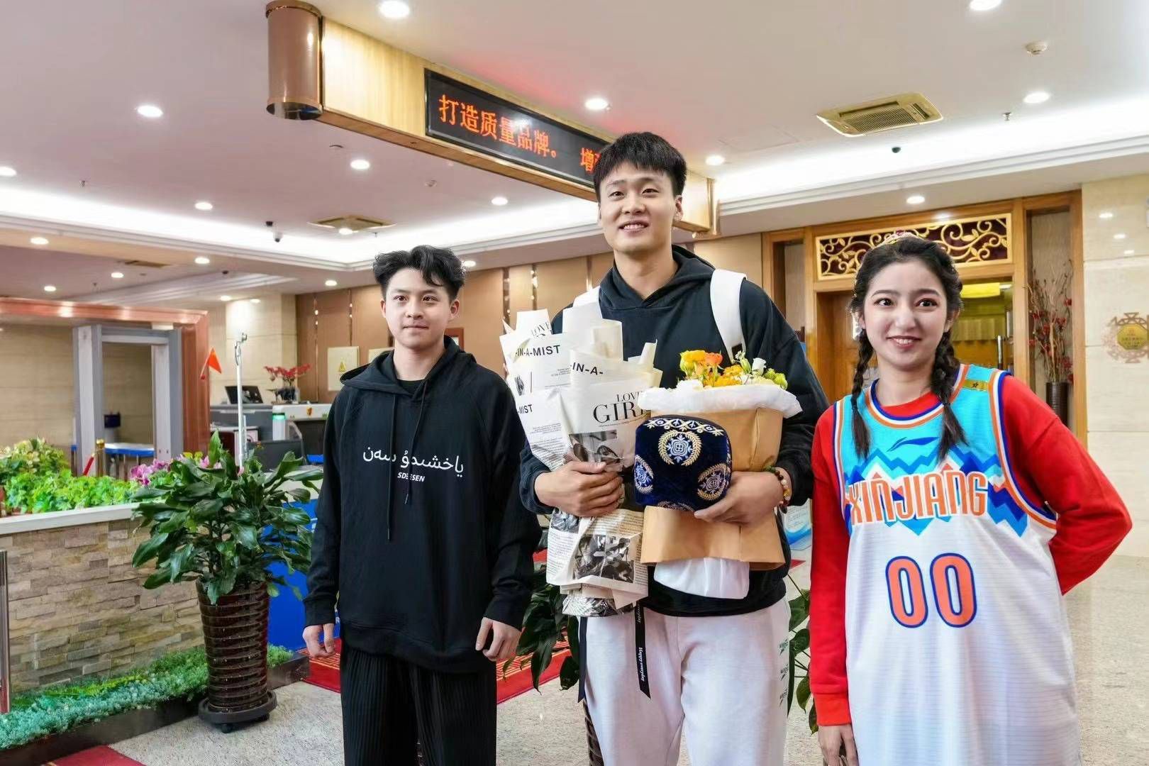 由黄晓明监制、李太阁执导，黄晓明、闫妮、涂们、阚清子领衔主演，张嘉鑫、王影璐主演的电影《最后的真相》上映三日累计票房近3600万，热度持续走高，成为近十年内地律政题材又一口碑佳作